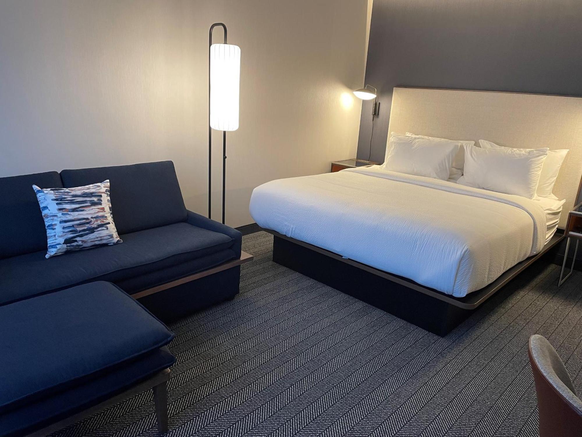 Courtyard Montreal Midtown Hotel Exterior photo